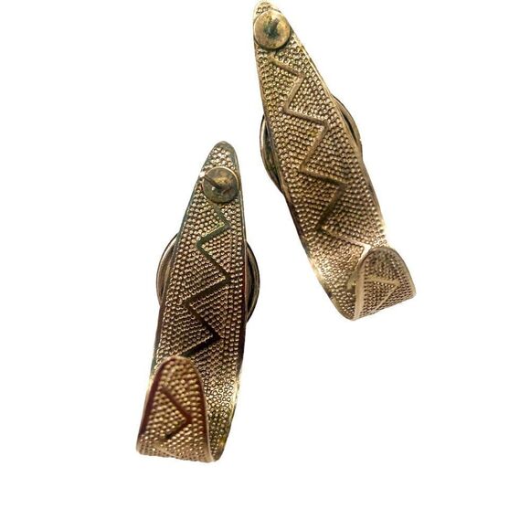 Vintage pierced zig zag textured silver tone faux turquoise stones earrings - Picture 5 of 8